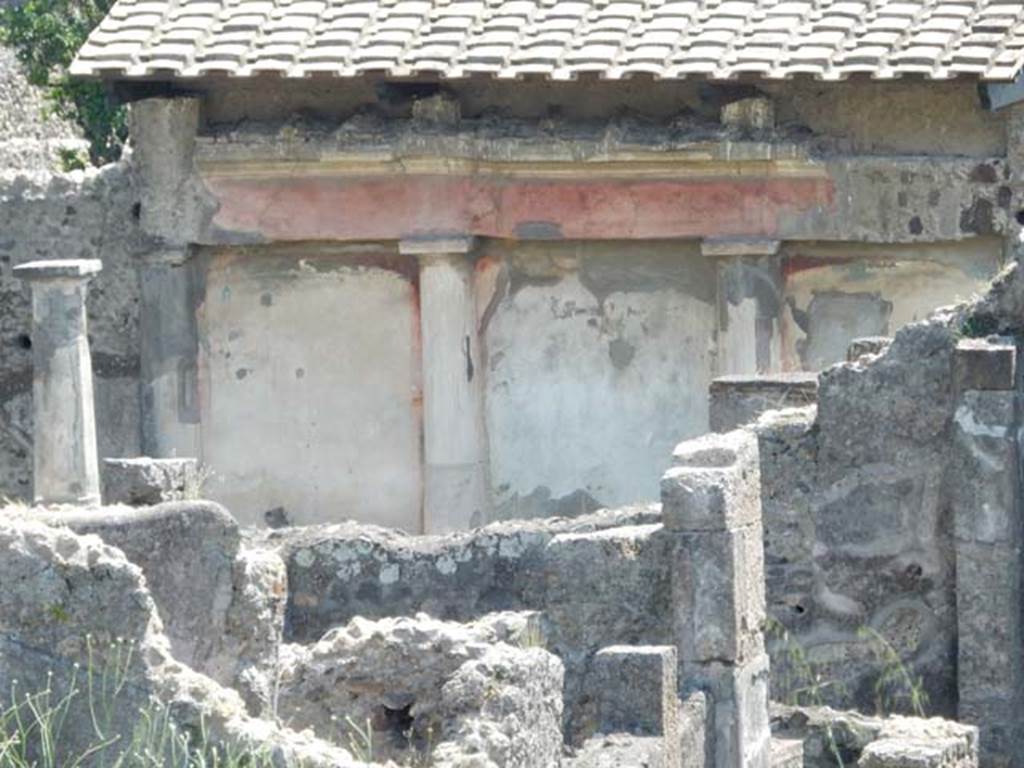 VI.5.21 Pompeii. May 2015. Taken from the city walls, looking south to peristyle walls.
Photo courtesy of Buzz Ferebee.