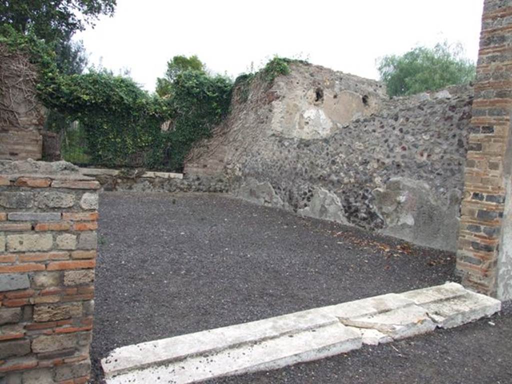 VI.6.1 Pompeii. December 2007. Room 19, exedra to the north of the peristyle.According to Jashemski, this huge room at the rear of the peristyle had a wide opening on both its sides.This would have given a splendid view of both the peristyle garden on its south, and the large hortus at the rear on its north side.See Jashemski, W. F., 1993. The Gardens of Pompeii, Volume II: Appendices. New York: Caratzas. (p.127)