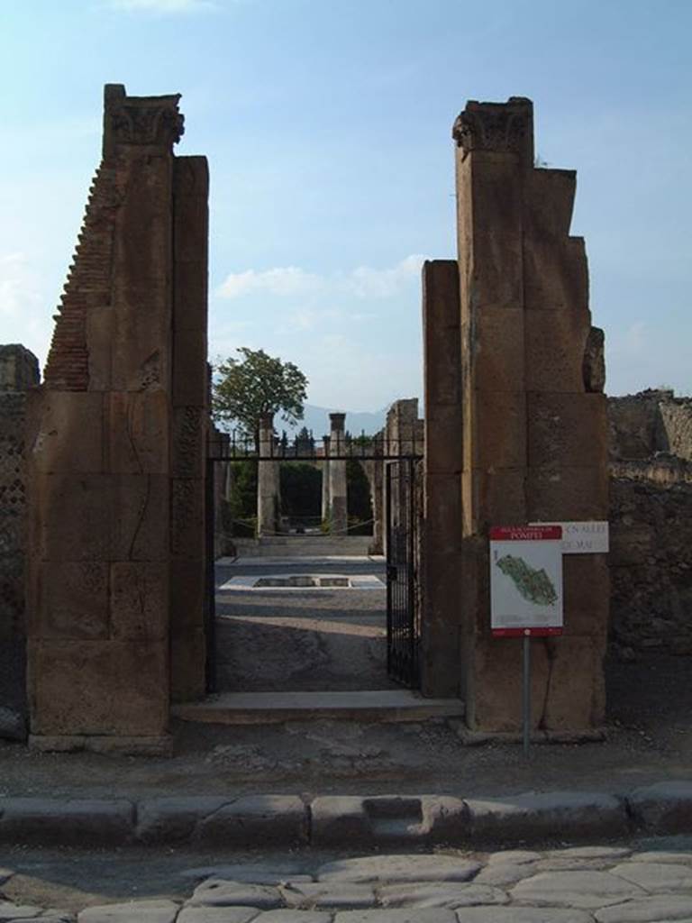 VI.6.1 Pompeii. May 2001. Entrance doorway looking north. Photograph courtesy of Current Archaeology.