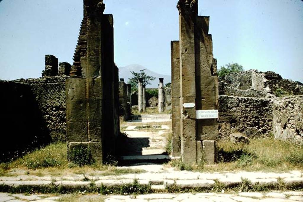 VI.6.1 Pompeii. 1957. Looking north towards entrance doorway on Via delle Terme.
Photo by Stanley A. Jashemski.
Source: The Wilhelmina and Stanley A. Jashemski archive in the University of Maryland Library, Special Collections (See collection page) and made available under the Creative Commons Attribution-Non Commercial License v.4. See Licence and use details.
J57f0400