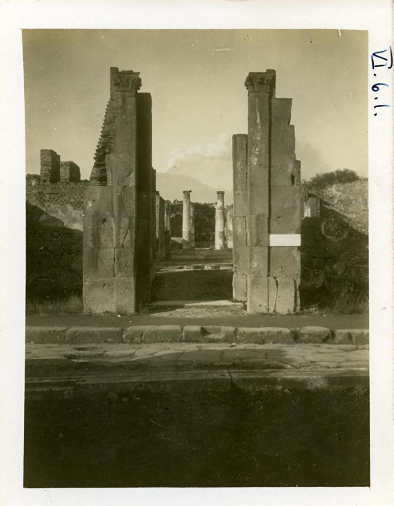 VI.6.1 Pompeii. pre-1937-39. Looking north to entrance doorway.
Photo courtesy of American Academy in Rome, Photographic Archive. Warsher collection no. 1390.
