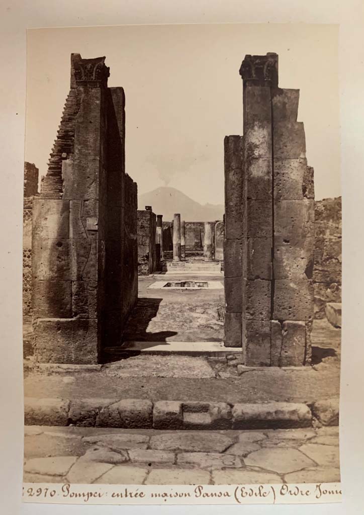 VI.6.1 Pompeii. C.1880. Looking north to entrance doorway.
Album by M. Amodio, c.1880, entitled “Pompei, destroyed on 23 November 79, discovered in 1748”.
Photo courtesy of Rick Bauer.