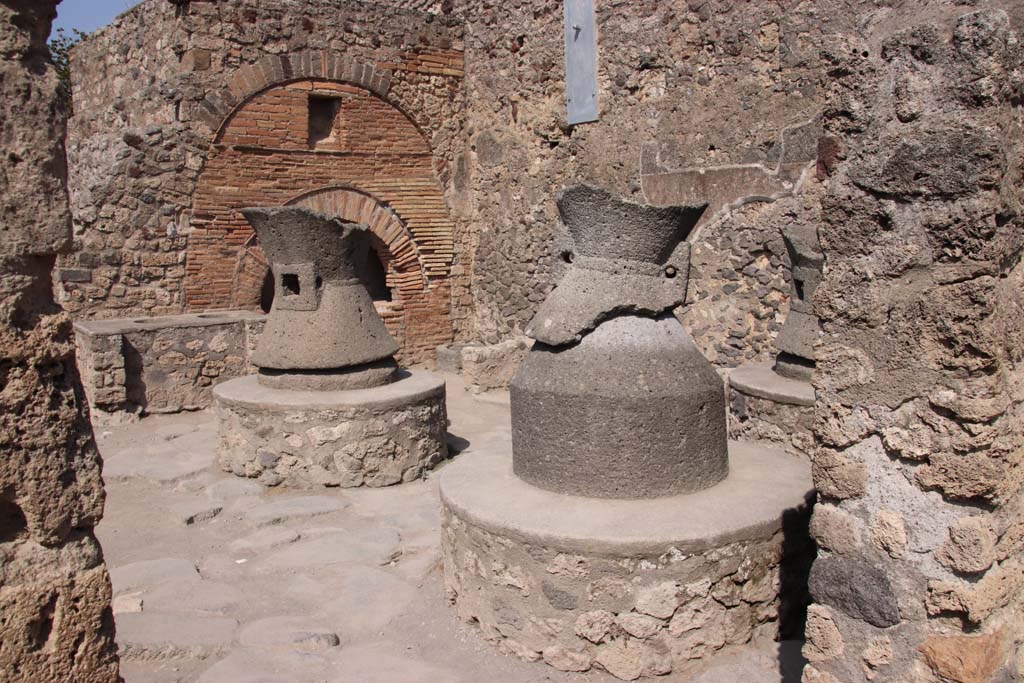 VI.6.17 Pompeii. September 2019. Looking through doorway to bakery in north wall of entrance room.
Photo courtesy of Klaus Heese.