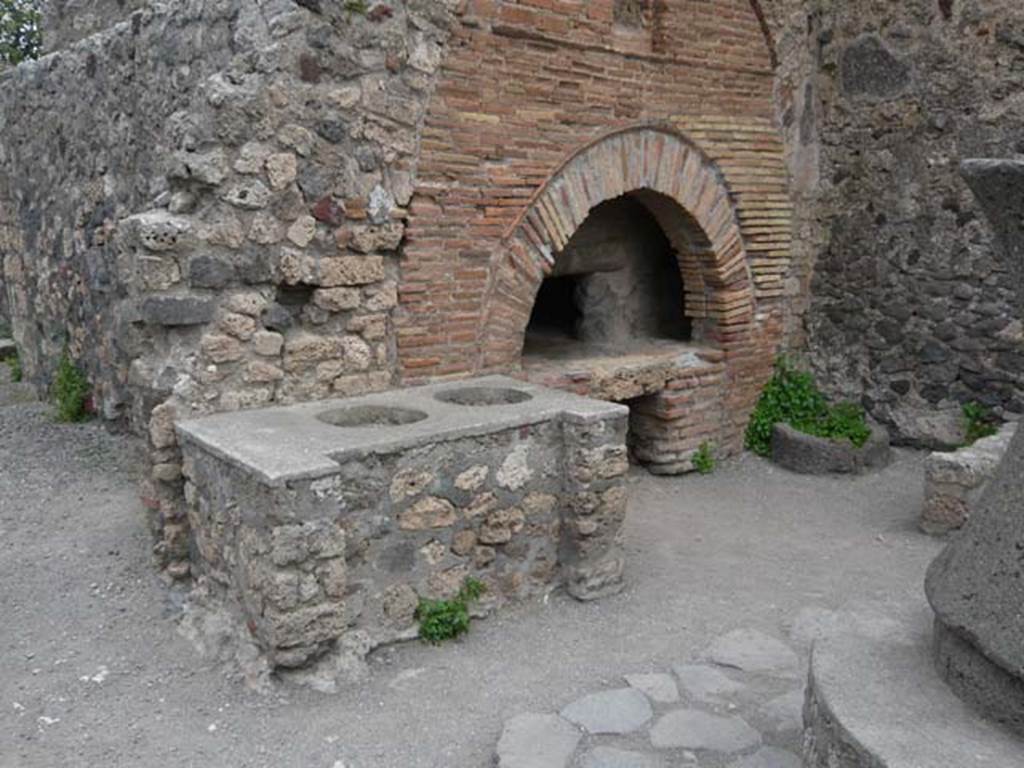 VI.6.17 Pompeii. May 2012. Side and front wall of oven and bench on its west side. 
Photo courtesy of Buzz Ferebee.