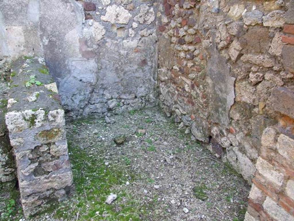 VI.7.3 Pompeii. March 2009. Room 7, latrine in south-west corner of kitchen.