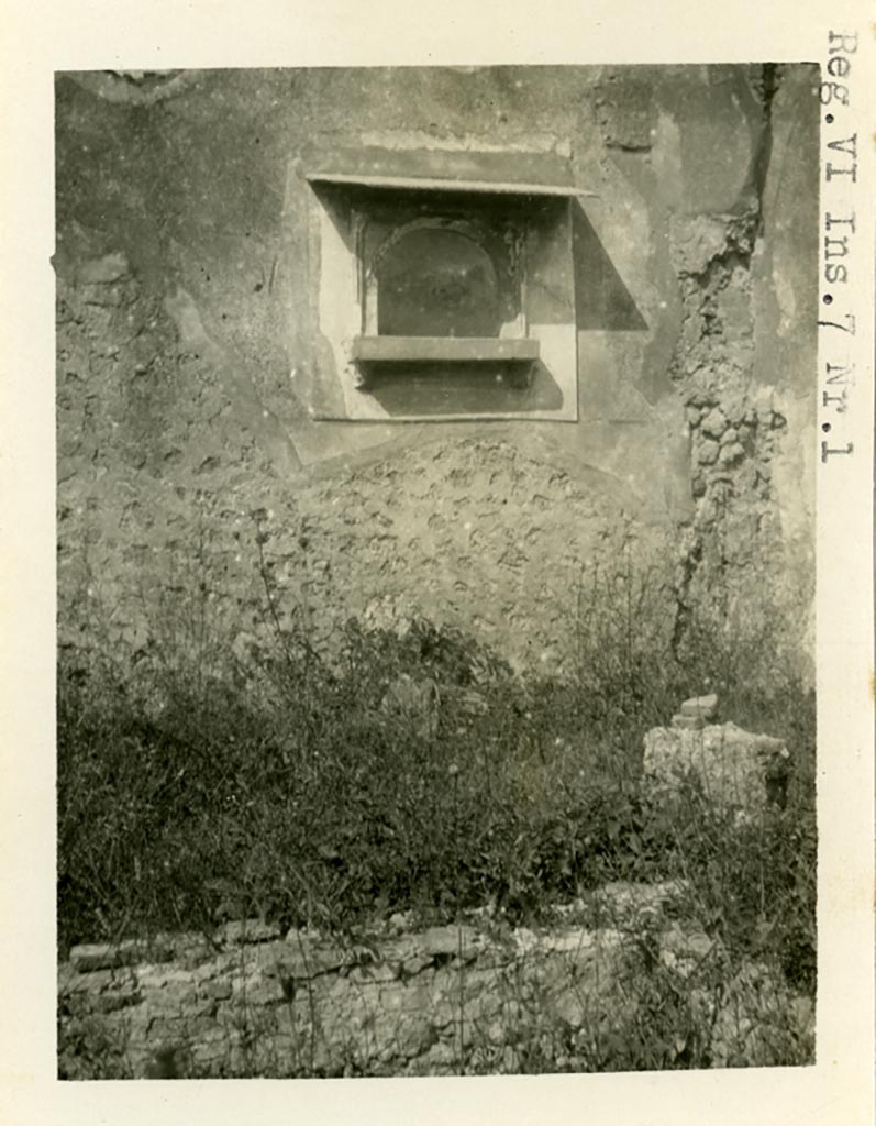 VI.7.3 Pompeii but shown as VI.7.1 on photo. Pre-1937-39. Niche on north wall of atrium.
Photo courtesy of American Academy in Rome, Photographic Archive. Warsher collection no. 573.