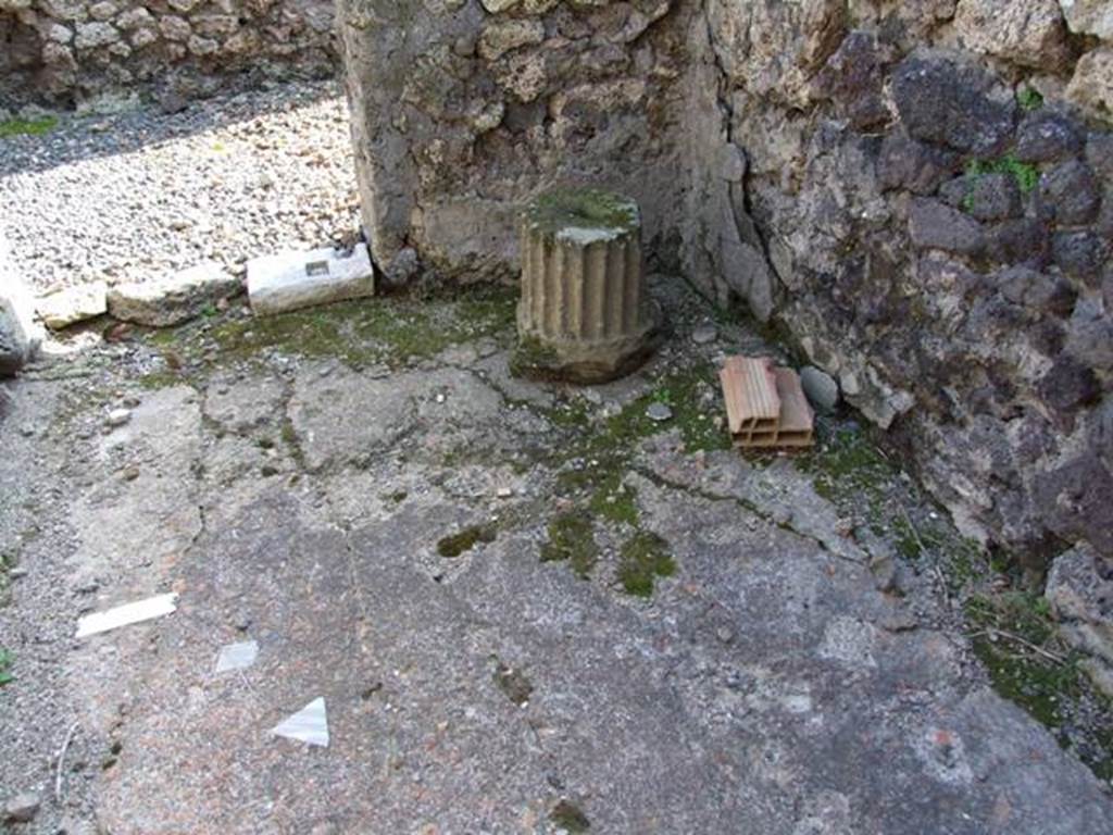 VI.7.3 Pompeii.  March 2009.  Room 2. Looking south to doorway.