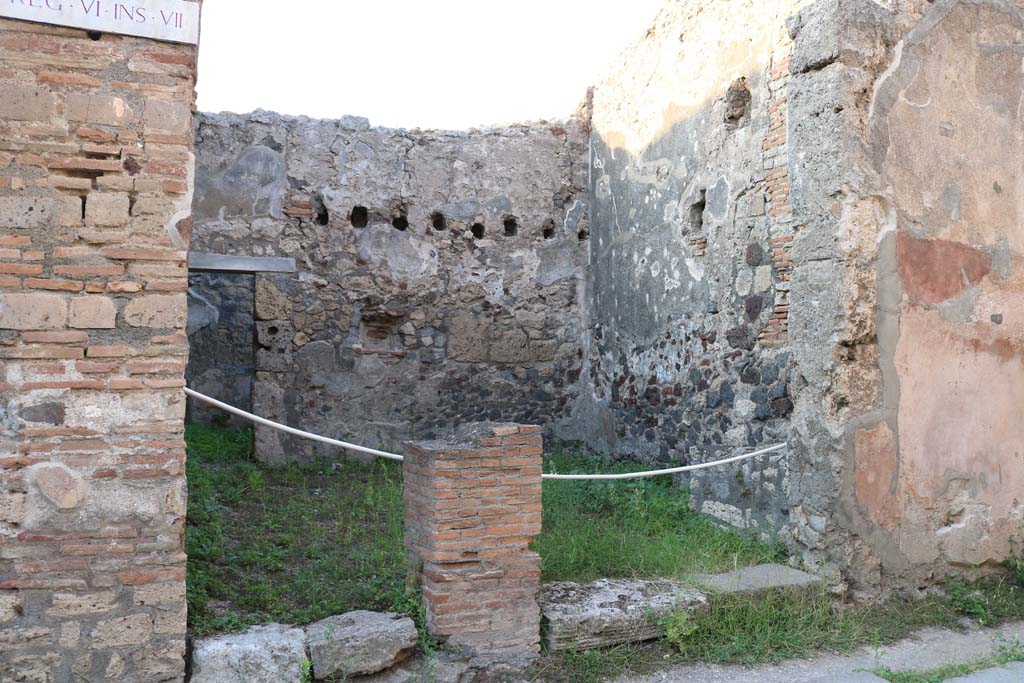 VI.7.4 Pompeii. December 2018. 
Looking towards doorways at VI.7.4, steps to upper floor, on left, and VI.7.5, shop, on right. Photo courtesy of Aude Durand.