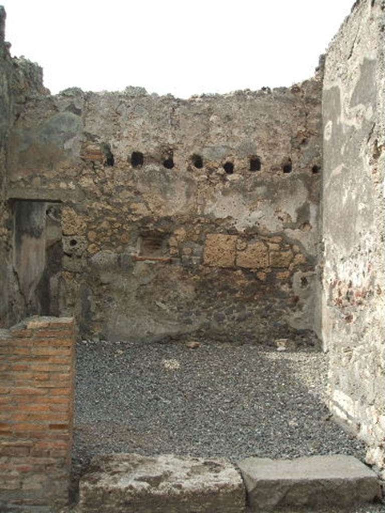 VI.7.5 Pompeii.  May 2005.  Entrance.