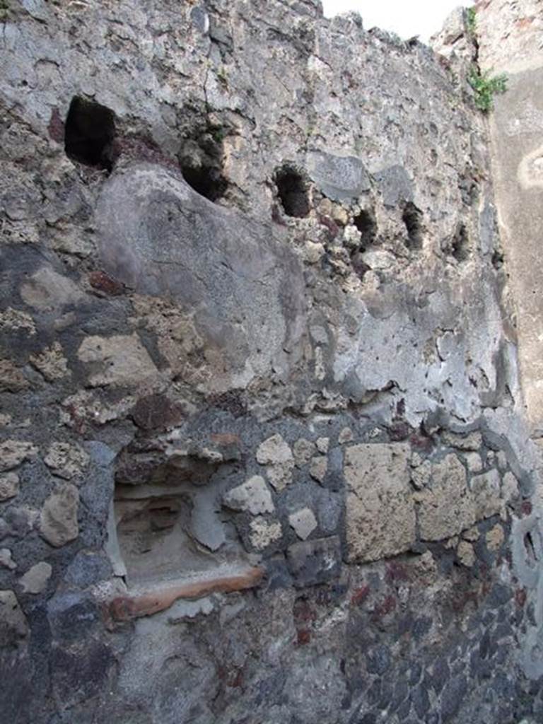 VI.7.5 Pompeii. March 2009. Lararium niche in north wall. According to Boyce, in the north wall was a trapezoidal niche called by Fiorelli “la nicchia dei Penati”. See Boyce G. K., 1937. Corpus of the Lararia of Pompeii. Rome: MAAR 14. (p.47, no.161)
