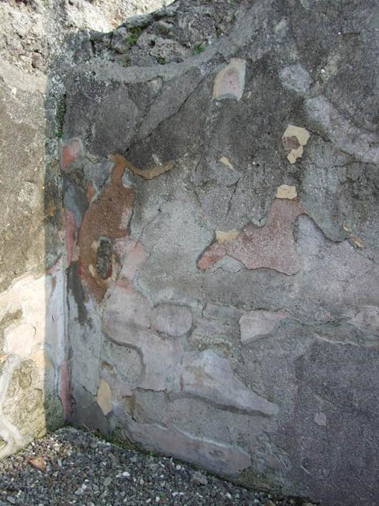VI.7.6 Pompeii. March 2009. Room 10, east end of south wall of triclinium.