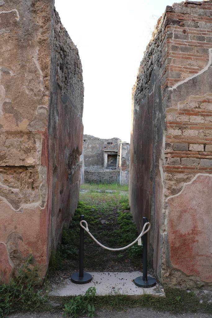 VI.7.6 Pompeii. December 2018. 
Looking north along entrance corridor to atrium, tablinum and lararium in garden. 
Photo courtesy of Aude Durand.