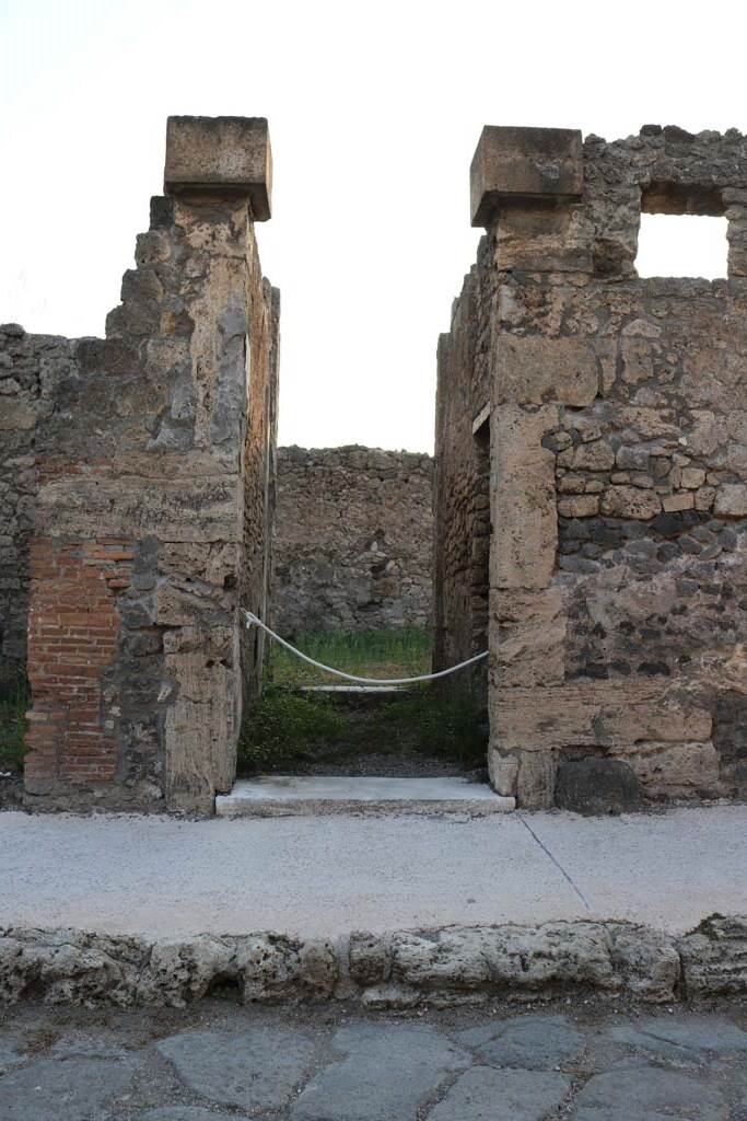 VI.7.9 Pompeii. December 2018. Looking west to entrance doorway. Photo courtesy of Aude Durand.
60709_ext Aude Durand.