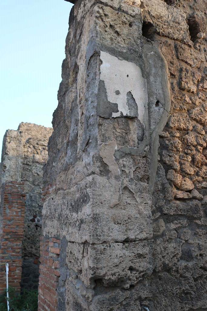 VI.7.9 Pompeii. December 2018. 
Entrance doorway on Via di Mercurio, looking towards south side of doorway, on right.
Photo courtesy of Aude Durand.