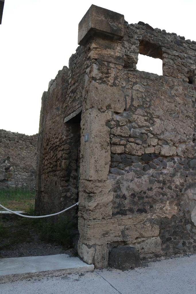 VI.7.9 Pompeii. December 2018. 
North side of entrance doorway. Photo courtesy of Aude Durand.