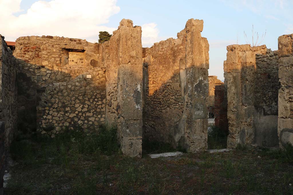VI.7.9 Pompeii. December 2018. 
Looking east across atrium towards entrance corridor, in centre, and VI.7.8, doorway to shop, centre right. Photo courtesy of Aude Durand.