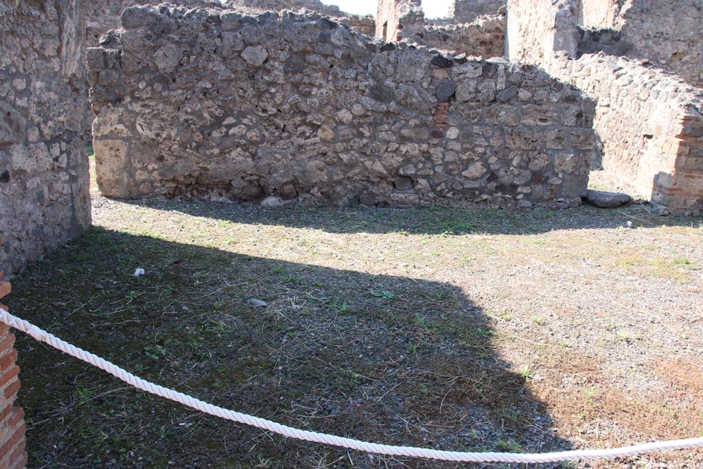 VI.7.10 Pompeii. October 2022. Looking towards west wall. Photo courtesy of Klaus Heese.
