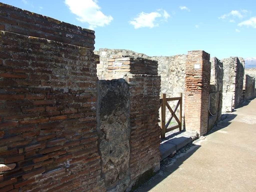 VI.7.11 Pompeii.  March 2009.  Entrance on Via di Mercurio.