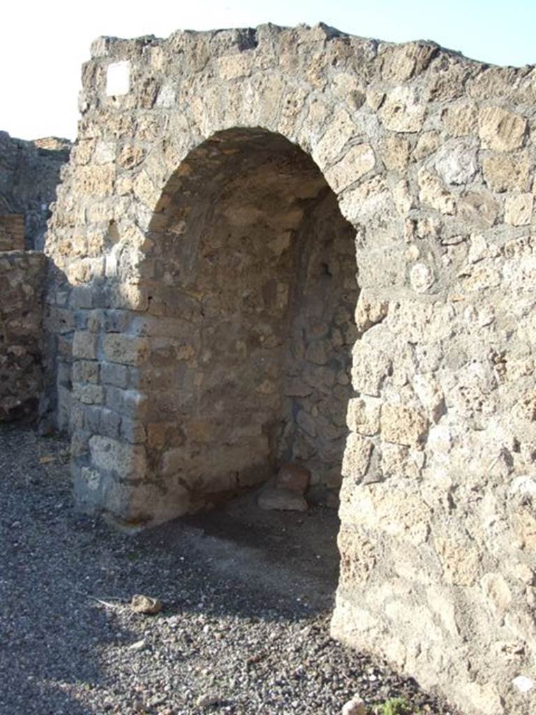 VI.7.11 Pompeii.  December 2006. Recess under staircase.