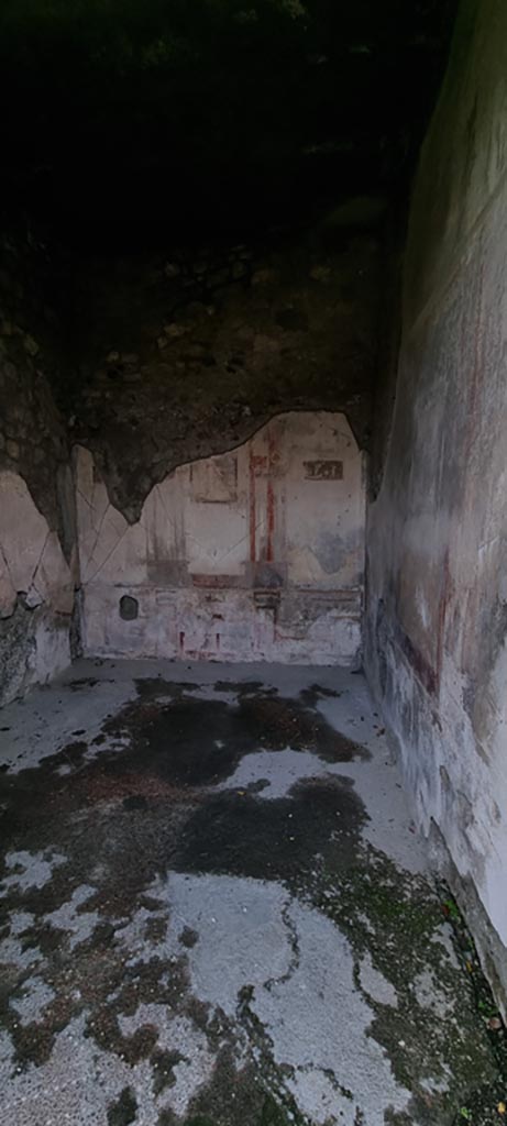 VI.7.18 Pompeii. December 2023.
Looking towards south wall in room on south side of peristyle. 
Photo courtesy of Miriam Colomer.