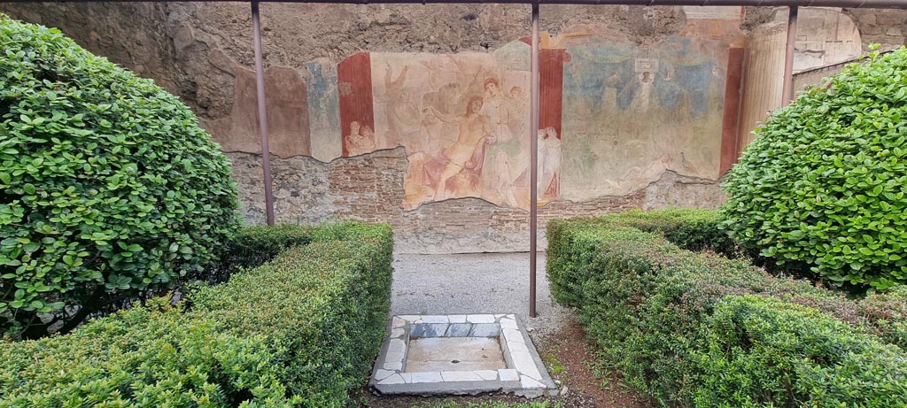 VI.7.18 Pompeii. December 2023. 
Large wall painting of Adonis ferito and Aphrodite on north wall in peristyle. Photo courtesy of Miriam Colomer.