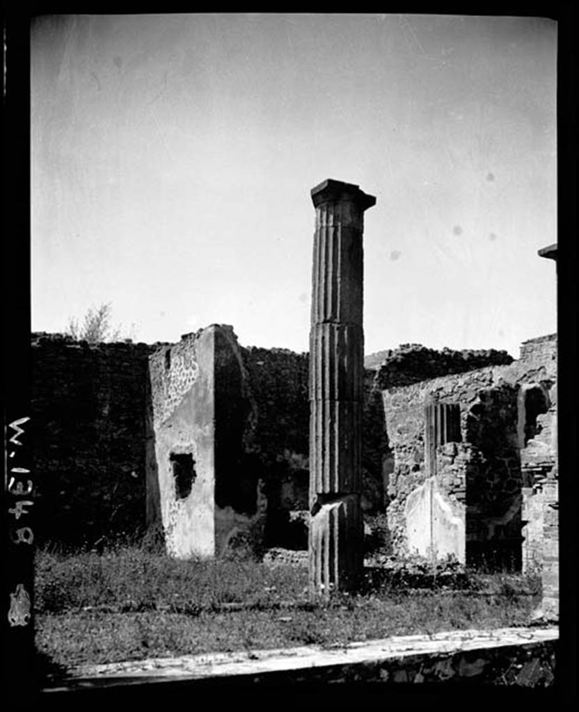 230793 Bestand-D-DAI-ROM-W.1348.jpg
VI.7.19 Pompeii. W.1348. Looking towards north-west side of peristyle, from rear of tablinum.
Photo by Tatiana Warscher. With kind permission of DAI Rome, whose copyright it remains. 
See http://arachne.uni-koeln.de/item/marbilderbestand/230793