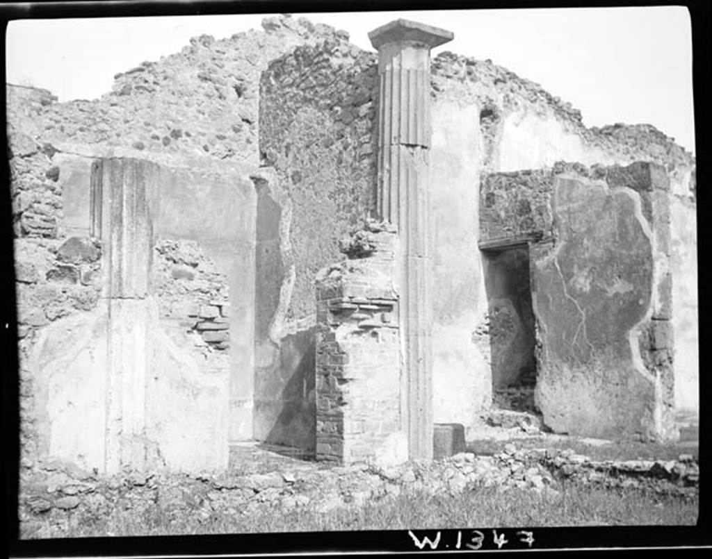 230613 Bestand-D-DAI-ROM-W.1347.jpg
VI.7.19 Pompeii. Looking north-east from peristyle towards rooms on north side, and small doorway with steps to upper floor.
Photo by Tatiana Warscher. With kind permission of DAI Rome, whose copyright it remains. 
See http://arachne.uni-koeln.de/item/marbilderbestand/230613