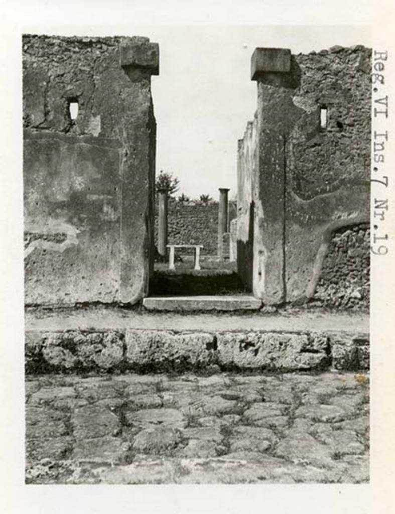 VI.7.19 Pompeii. 1937-1939. Looking towards entrance doorway. Photo courtesy of American Academy in Rome, Photographic Archive. Warsher collection no. 460a.