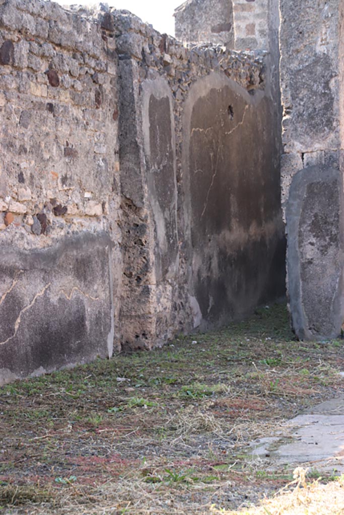 VI.7.19 Pompeii. October 2022. 
South side of atrium to corridor to rear in south-west corner. Photo courtesy of Klaus Heese.