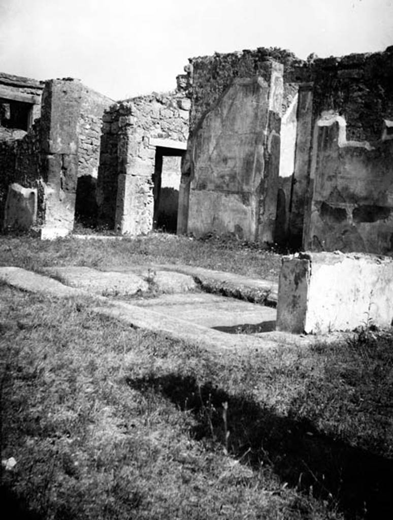 230777 Bestand-D-DAI-ROM-W.1224.jpg
VI.7.20 Pompeii. W.1224. Looking across impluvium in atrium towards south-east corner. 
Photo by Tatiana Warscher. With kind permission of DAI Rome, whose copyright it remains. 
See http://arachne.uni-koeln.de/item/marbilderbestand/230777