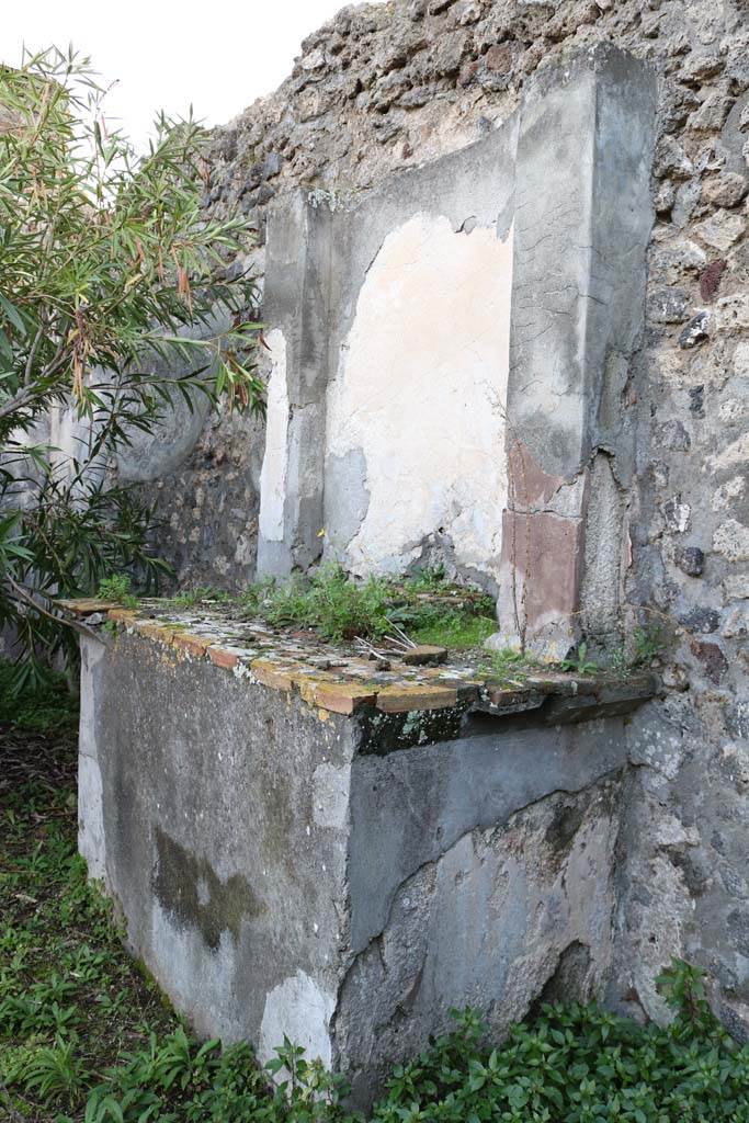 VI.7.20 Pompeii. December 2018. 
Shrine on rear west wall of peristyle. Photo courtesy of Aude Durand.