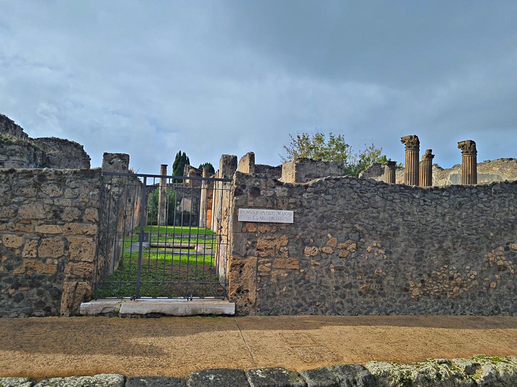 VI.7.20 Pompeii. November 2023. 
Looking towards entrance doorway on west side of Via di Mercurio. Photo courtesy of Giuseppe Ciaramella.