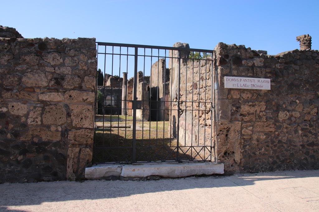 VI.7.20 Pompeii. October 2022. Looking wets towards entrance doorway. Photo courtesy of Klaus Heese.