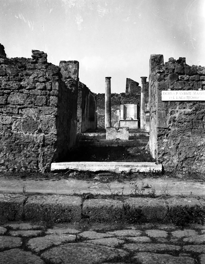 VI.7.20 Pompeii. W.1218. Entrance doorway.
Photo by Tatiana Warscher. Photo © Deutsches Archäologisches Institut, Abteilung Rom, Arkiv.