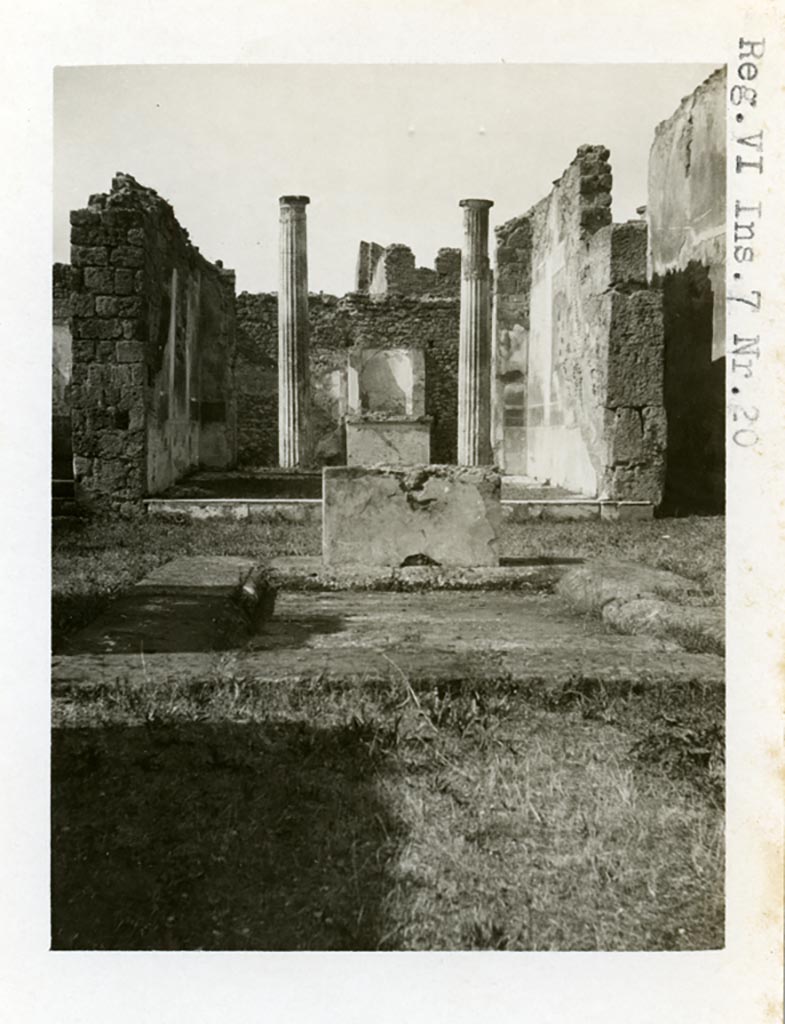 VI.7.20 Pompeii. Pre-1937-39. Looking west across impluvium in atrium.
Photo courtesy of American Academy in Rome, Photographic Archive. Warsher collection no. 617a.
