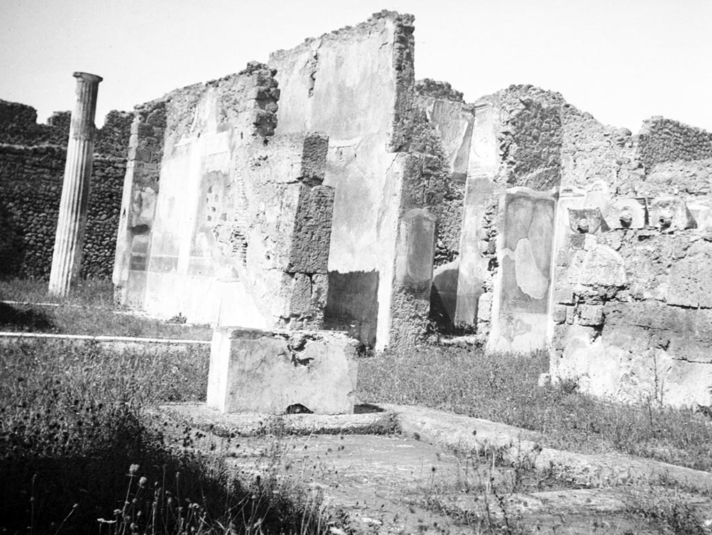 VI.7.20 Pompeii. W.1225. Looking north-west across impluvium in atrium. 
Photo by Tatiana Warscher. Photo © Deutsches Archäologisches Institut, Abteilung Rom, Arkiv.