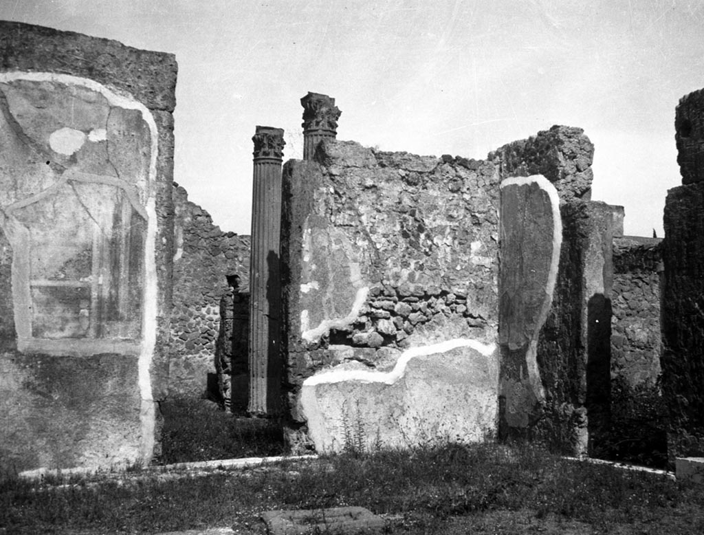 VI.7.20 Pompeii. W.1231. North wall of atrium in north-east corner, with doorway into atrium of VI.7.21, on left.
Photo by Tatiana Warscher. Photo © Deutsches Archäologisches Institut, Abteilung Rom, Arkiv.
