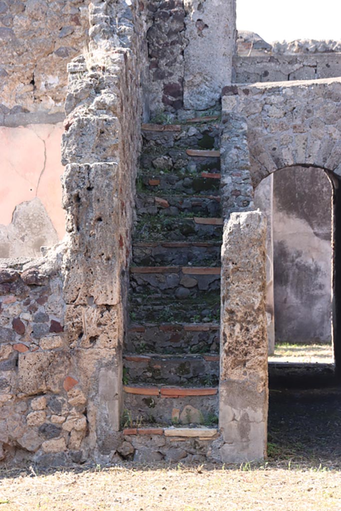 VI.7.21 Pompeii. October 2022. Steps to upper floor. Photo courtesy of Klaus Heese.
