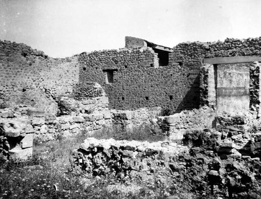 231619 Bestand-D-DAI-ROM-W.1247.jpg
VI.7.22 Pompeii. W.1247. Looking towards north-east side from interior.
Photo by Tatiana Warscher. With kind permission of DAI Rome, whose copyright it remains. 
See http://arachne.uni-koeln.de/item/marbilderbestand/231619