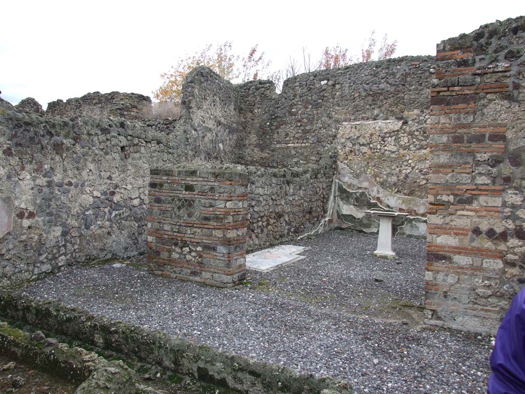 VI.7.23 Pompeii. December 2006.  Rooms on west side of courtyard fountain.
Doorway to triclinium, on right with table, and to the left the entrance to storeroom.