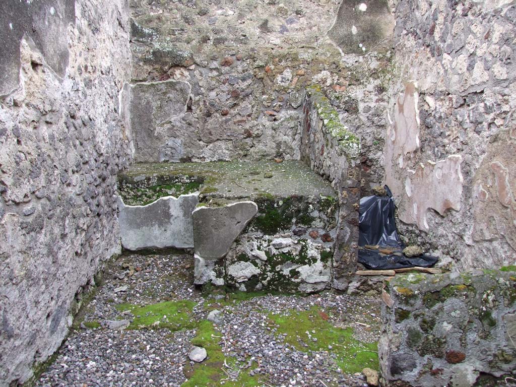 VI.7.23 Pompeii. December 2006. Kitchen and latrine. The latrine on the right is under investigation and covered in polythene.