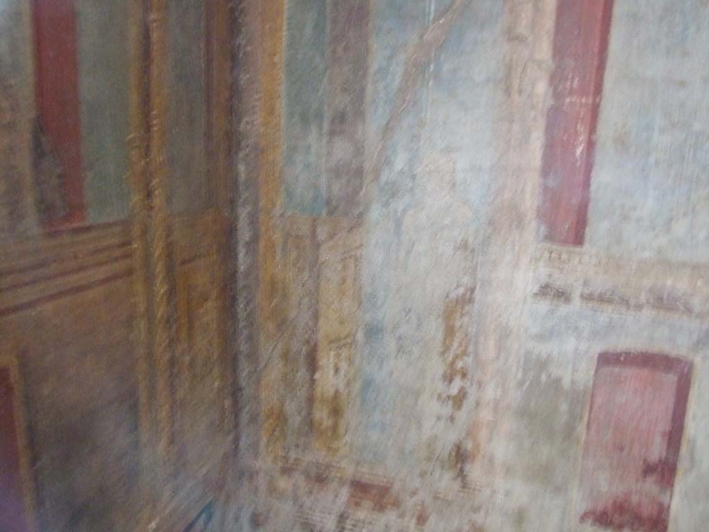 VI.7.23 Pompeii. December 2006. Cubiculum. South alcove, south wall.
According to Caso, this is a figure coming through a doorway that has two shutters.
See Caso L., in Rivista di Studi Pompeiani III, 1989, p. 112.