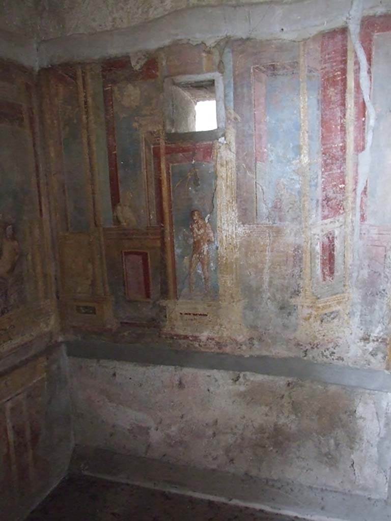 VI.7.23 Pompeii. December 2006. Cubiculum. South alcove, west wall.
White lower area appears to never have been completed with the painted faux marble.
