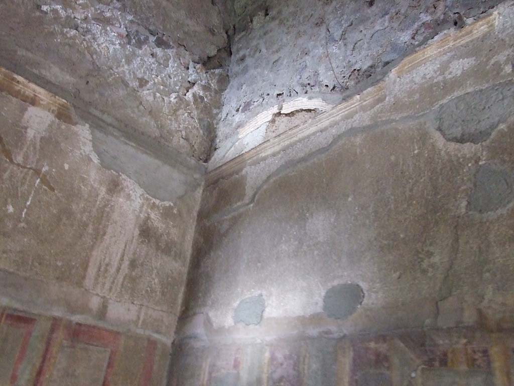 VI.7.23 Pompeii. December 2006. 
Cubiculum. West alcove, upper north-west corner. Plasterwork and white upper layer probably never completed.