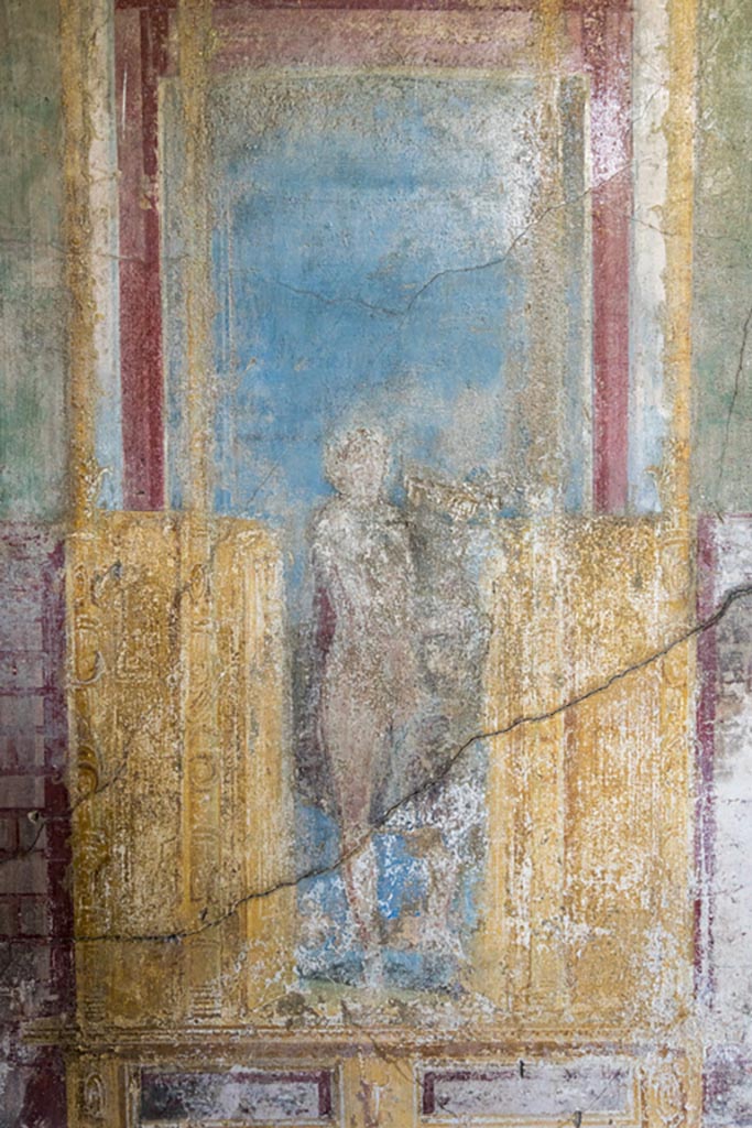 VI.7.23 Pompeii. October 2023. 
Cubiculum. North wall, detail of Apollo with cithara. Photo courtesy of Johannes Eber.