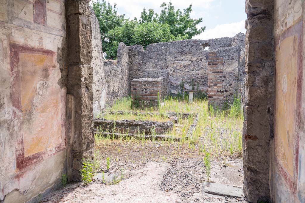 VI.7.23 Pompeii. July 2021. 
Looking west from tablinum towards remains of pyramidal fountain in courtyard. Photo courtesy of Johannes Eber.