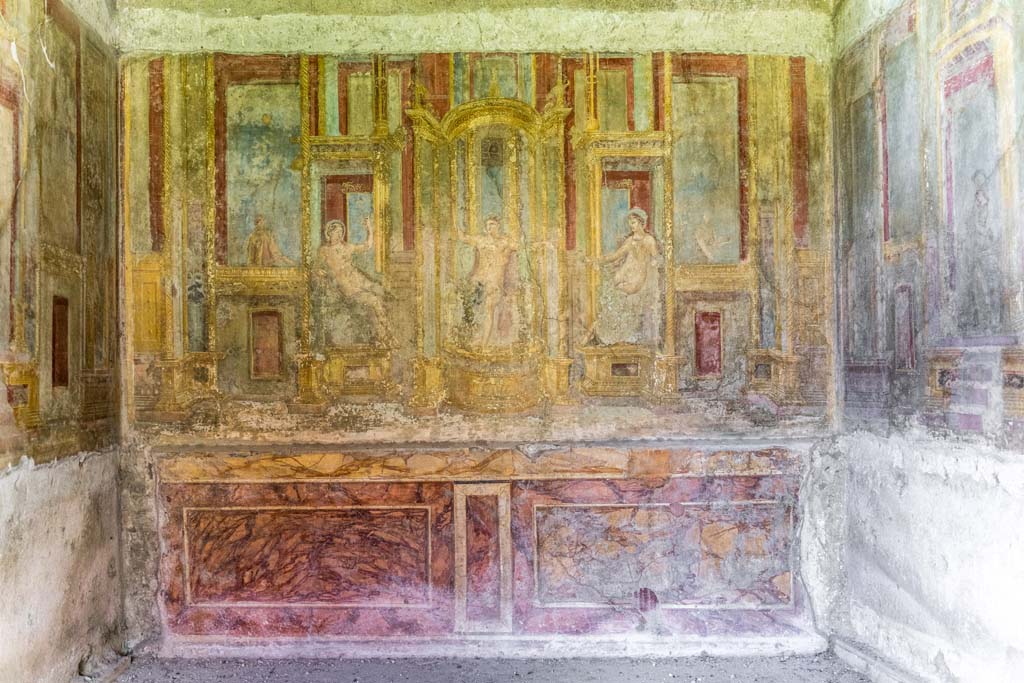 VI.7.23 Pompeii. July 2021. Looking towards west wall of west alcove. Photo courtesy of Johannes Eber.
According to E. Winsor Leach this is a scene with Apollo in the throne room of the palace of the sun. 
It possibly shows Phaeton confronting his designated bride Aphrodite but in this scene is being rejected by him.