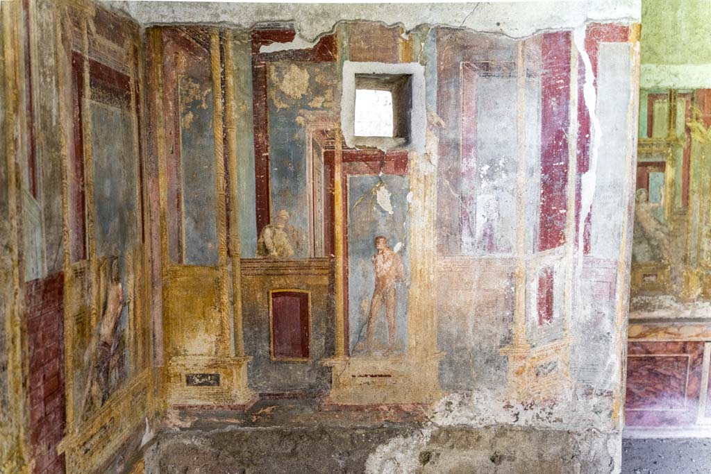 VI.7.23 Pompeii. July 2021. Looking towards south alcove, west wall with a painting of Marsyas with his hands tied behind his back.
The white lower area appears to never have been completed with the painted faux marble.
Photo courtesy of Johannes Eber.