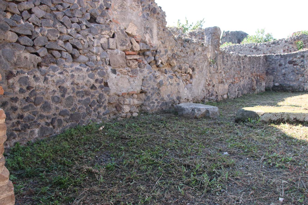VI.7.26 Pompeii. October 2022. Looking west along south wall. Photo courtesy of Klaus Heese.