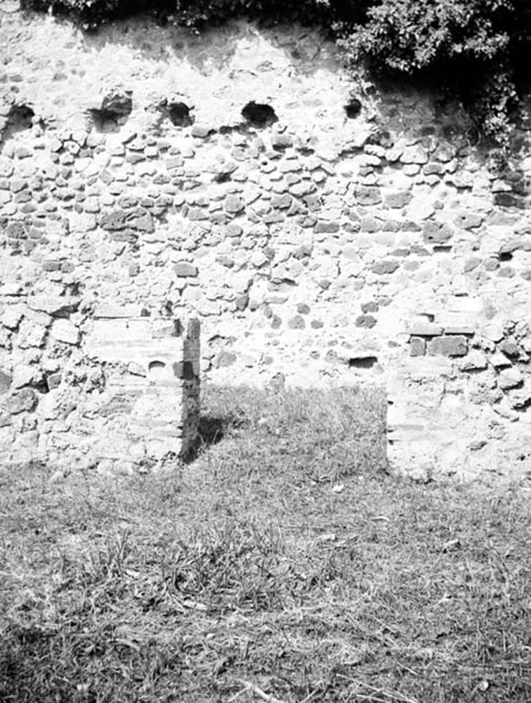 231395 Bestand-D-DAI-ROM-W.1261.jpg
VI.7.26 Pompeii. W.1261. Looking through doorway towards north wall.
Photo by Tatiana Warscher. With kind permission of DAI Rome, whose copyright it remains. 
See http://arachne.uni-koeln.de/item/marbilderbestand/231395
